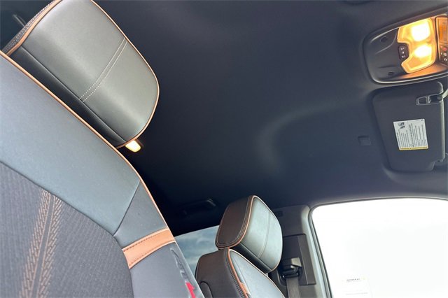 Used 2025 GMC Canyon AT4 image 16