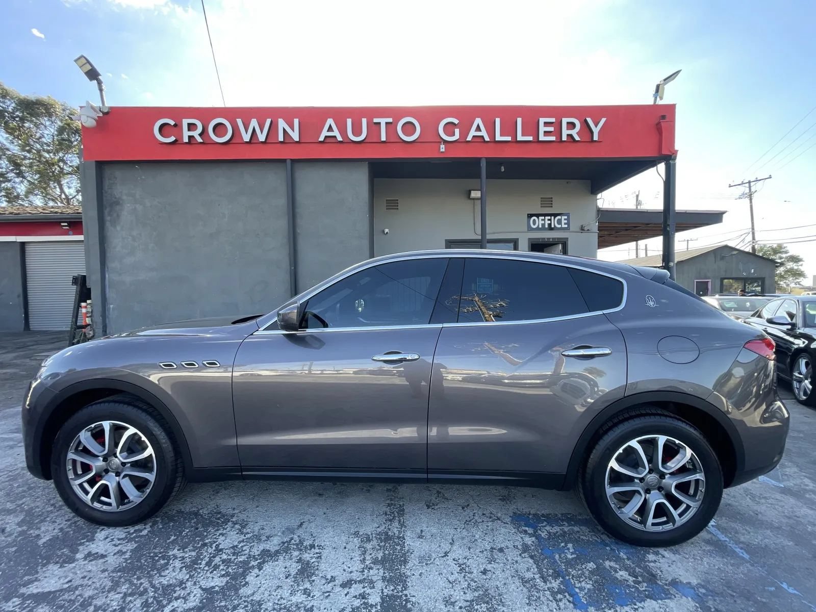 Used 2017 Maserati Levante AWD/4WD image 6