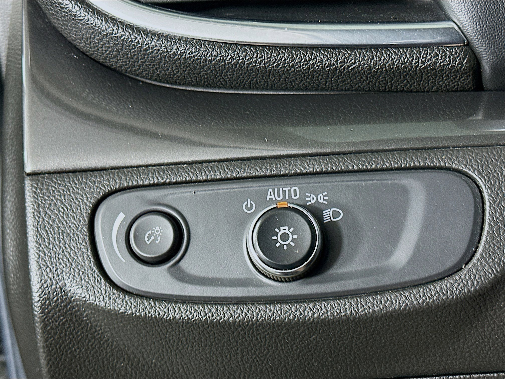 Used 2018 Buick Encore Preferred image 16