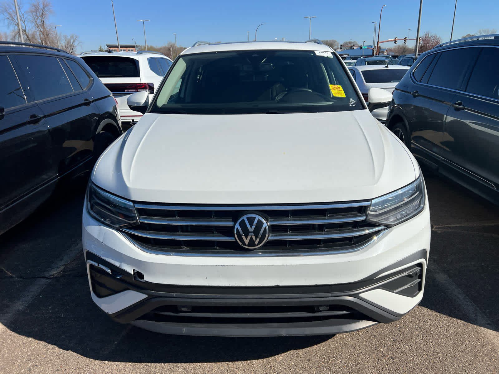 Used 2022 Volkswagen Tiguan SE w/ Panoramic Sunroof Package AWD/4WD image 2