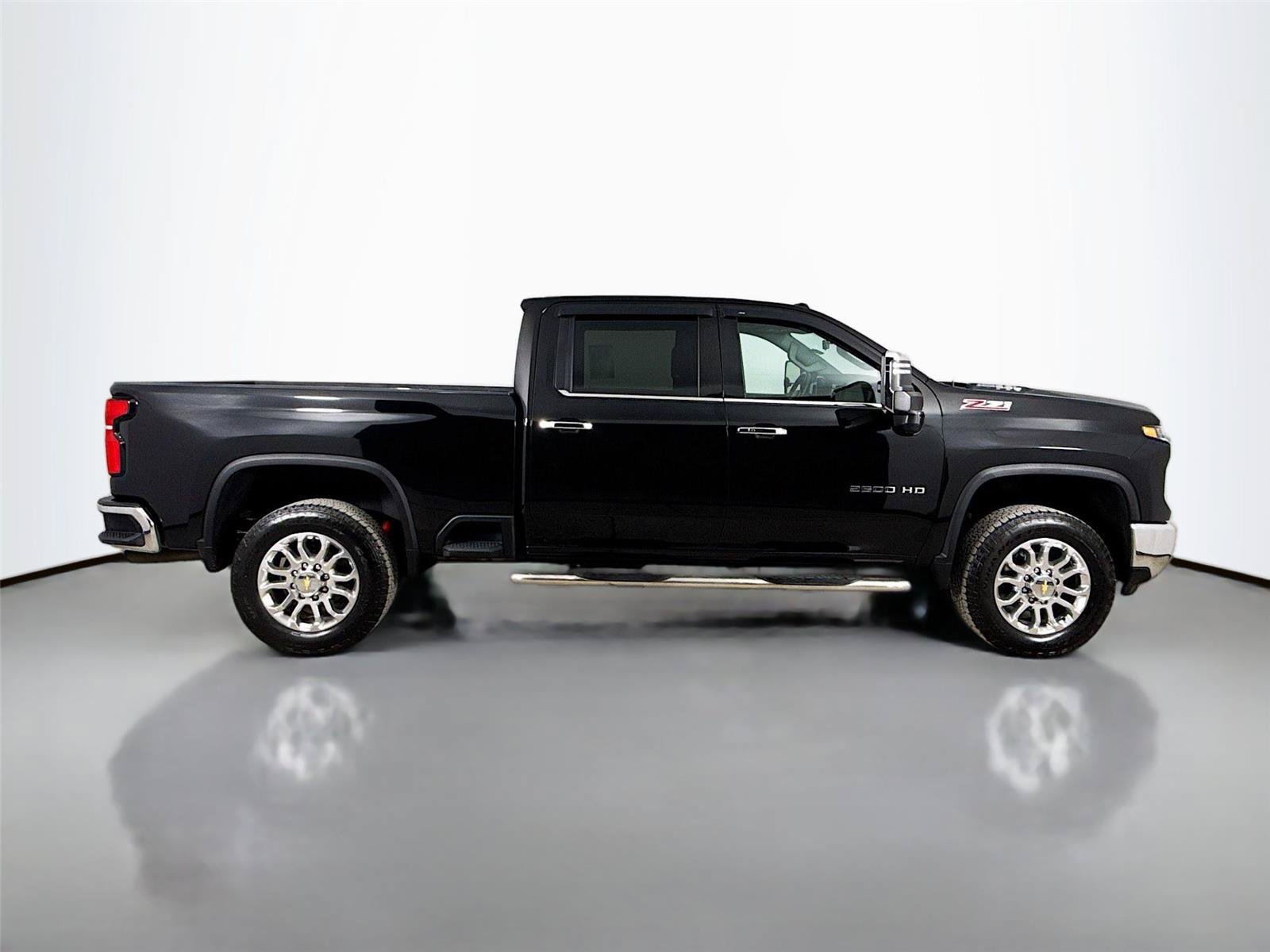Used 2025 Chevrolet Silverado 2500 LTZ w/ LTZ Premium Package AWD/4WD image 10