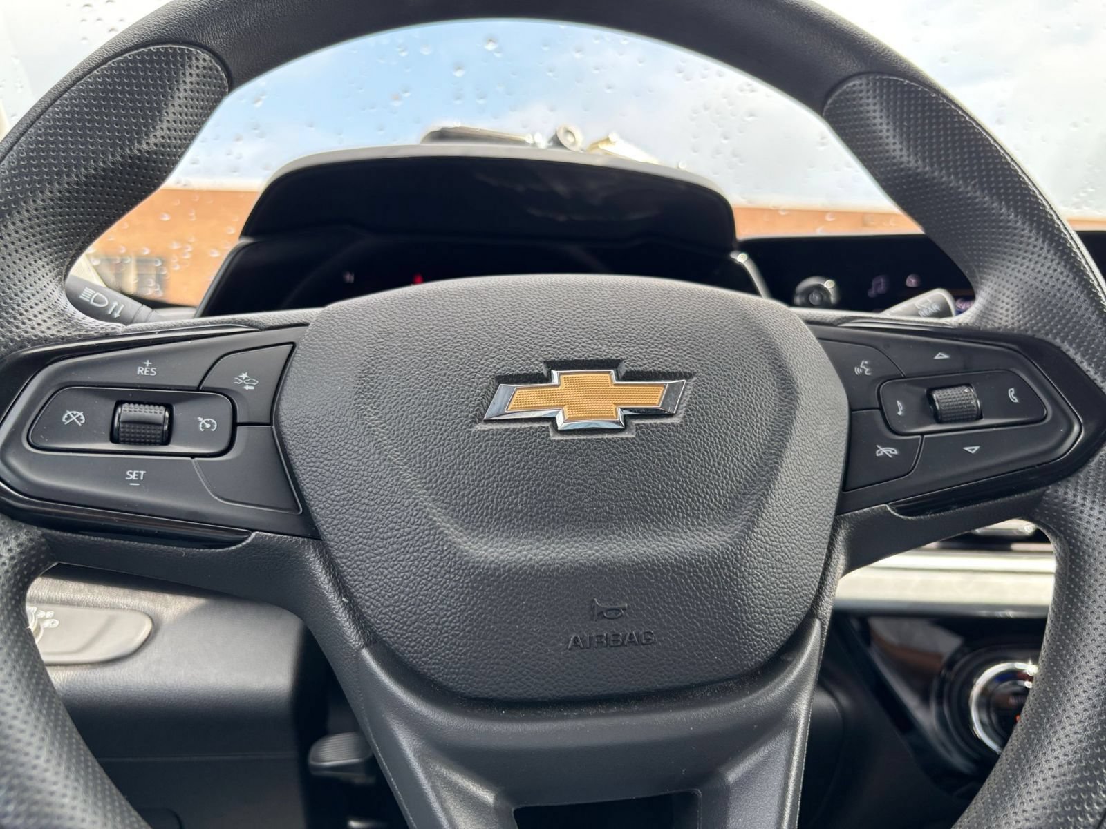 Used 2025 Chevrolet Trax LT FWD image 25