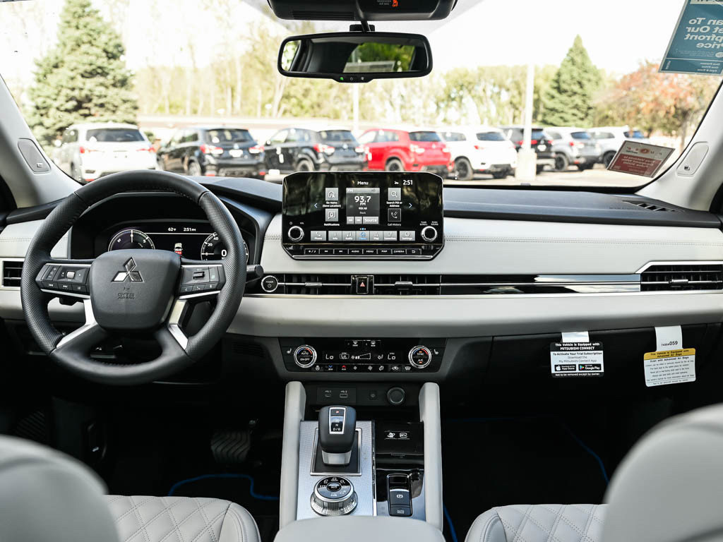 New 2025 Mitsubishi Outlander SEL image 16