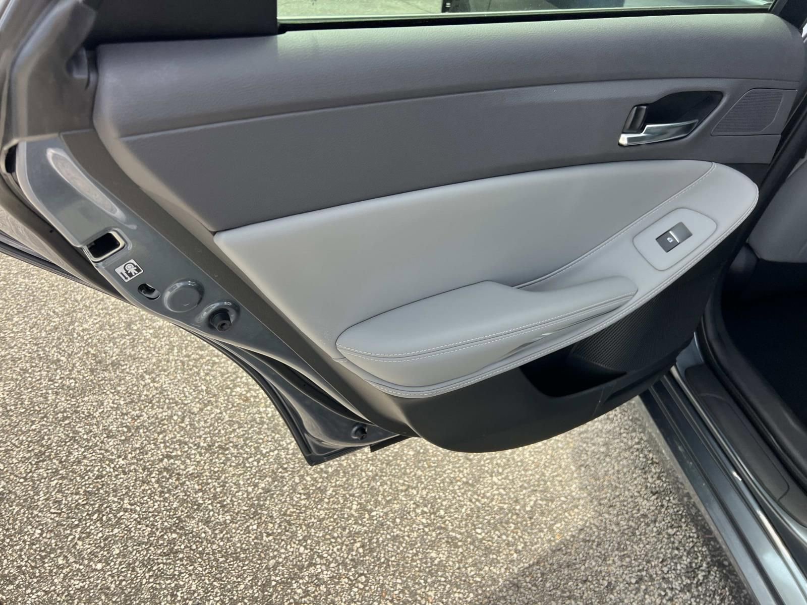Used 2019 Toyota Avalon XLE w/ Moonroof Package image 21