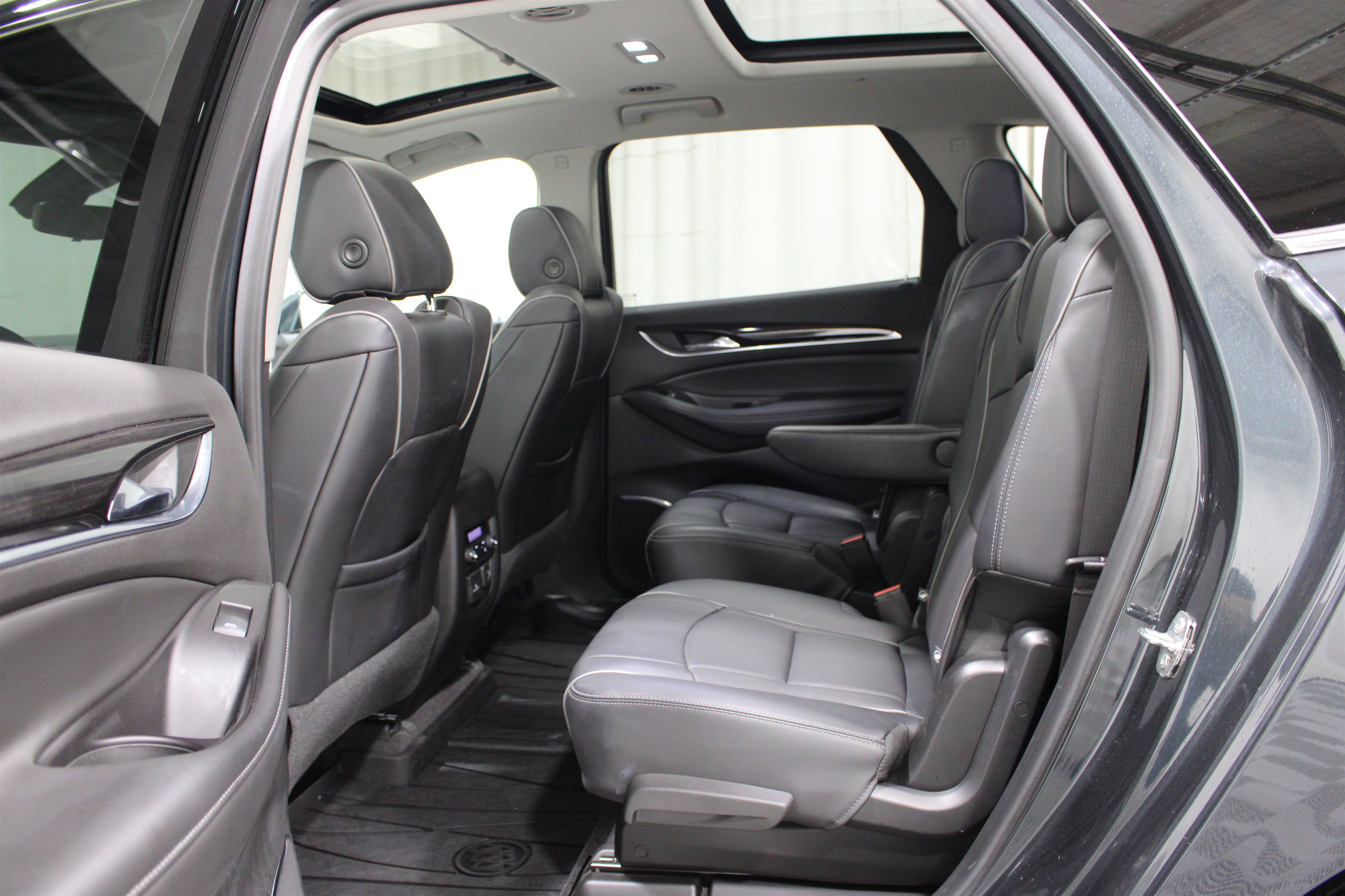 Used 2019 Buick Enclave Avenir w/ Avenir Technology Package FWD image 23