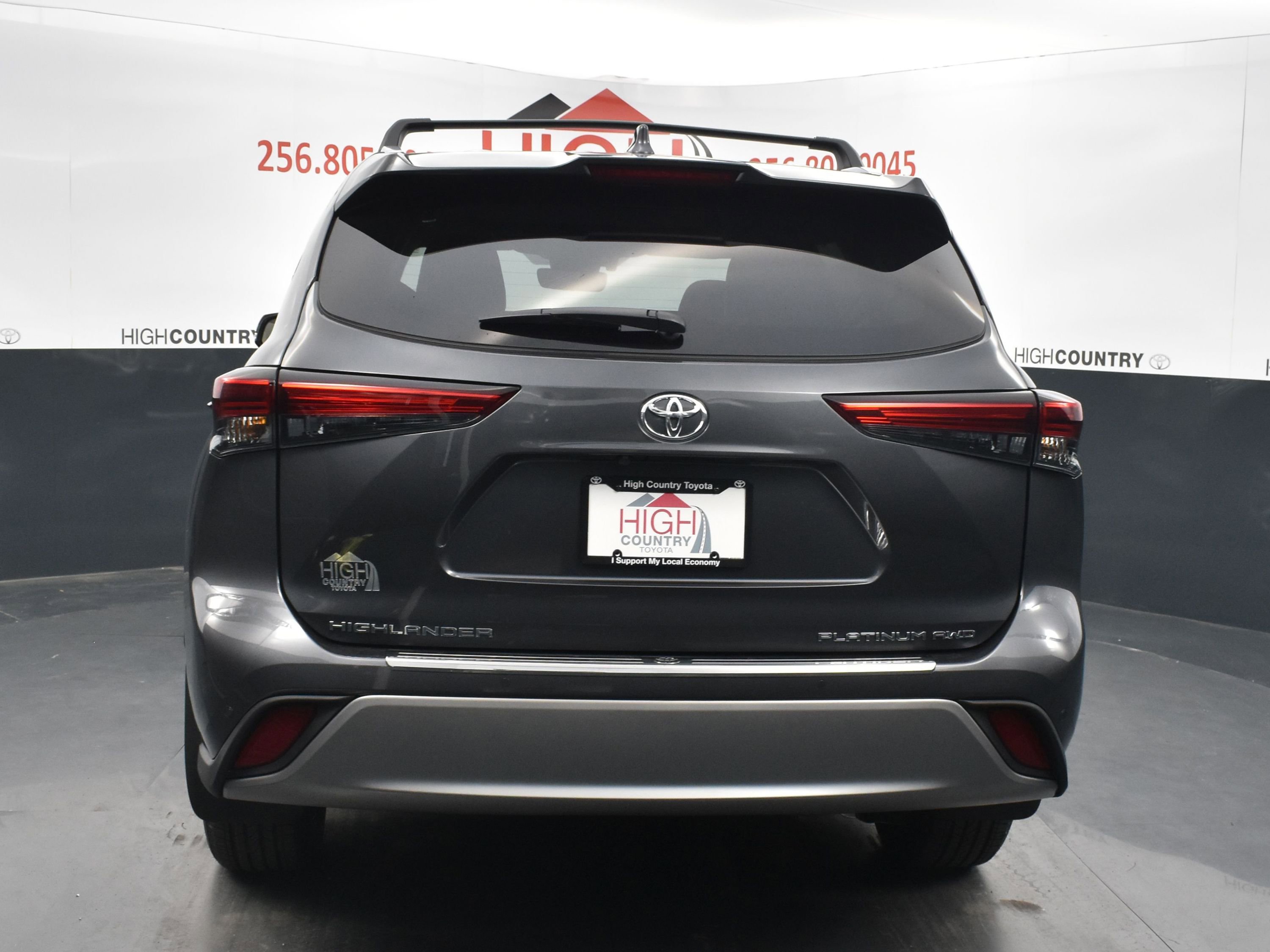 Used 2022 Toyota Highlander Platinum image 4