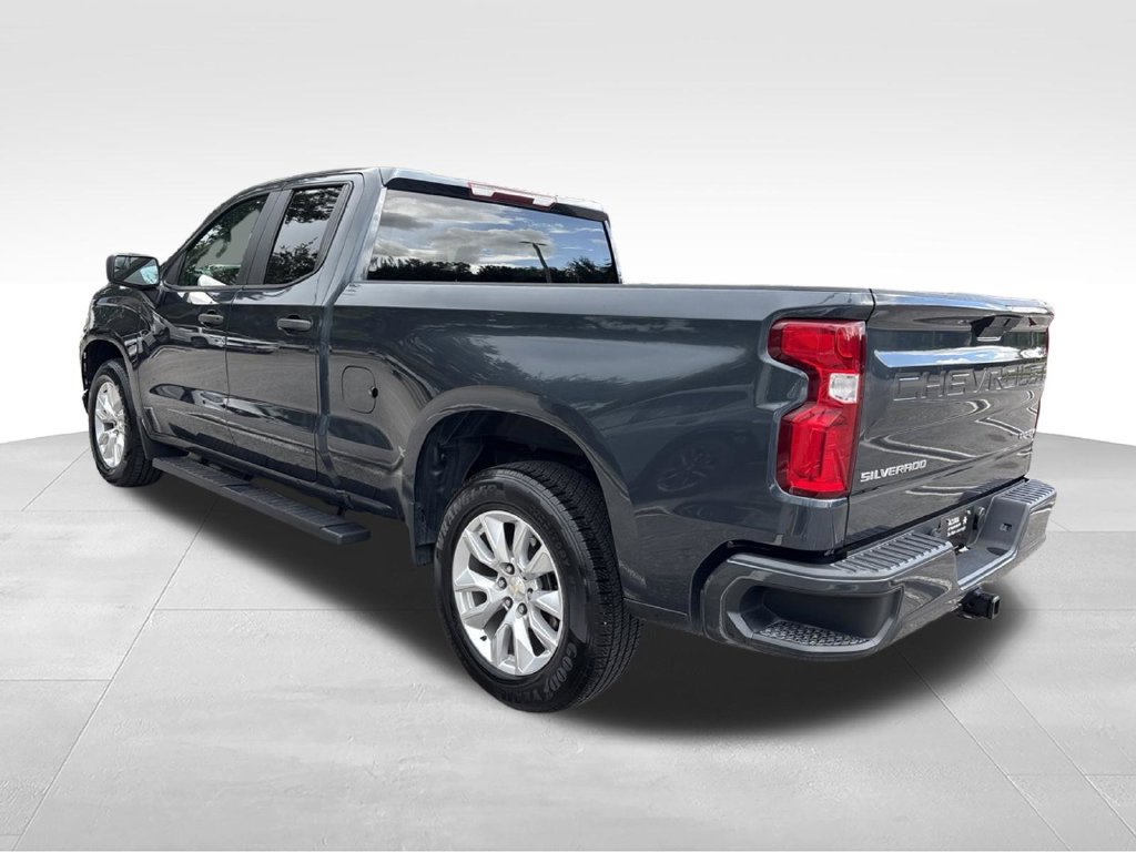Used 2020 Chevrolet Silverado 1500 Custom w/ Custom Value Package RWD image 3