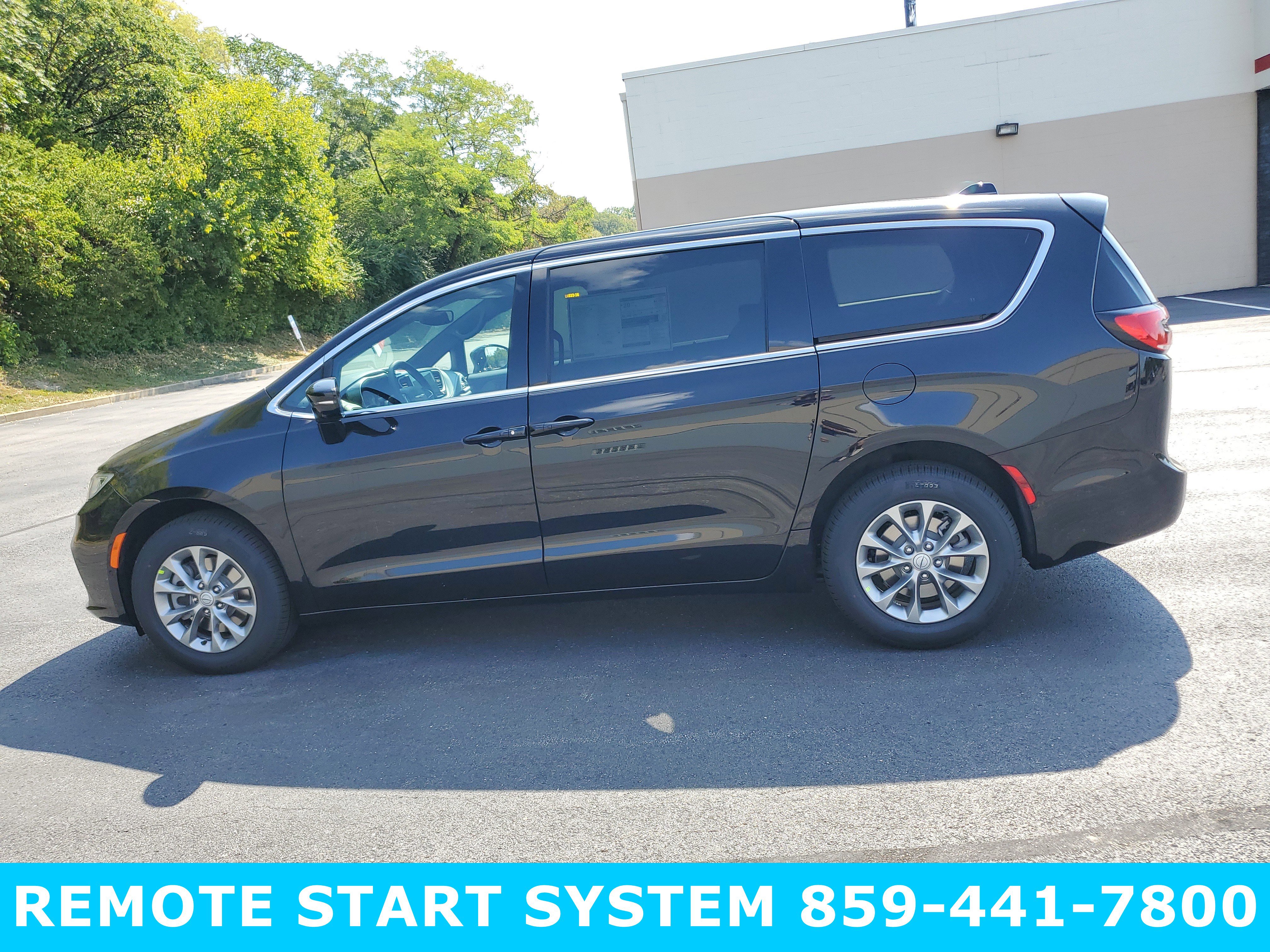 New 2026 Chrysler Pacifica Select image 8