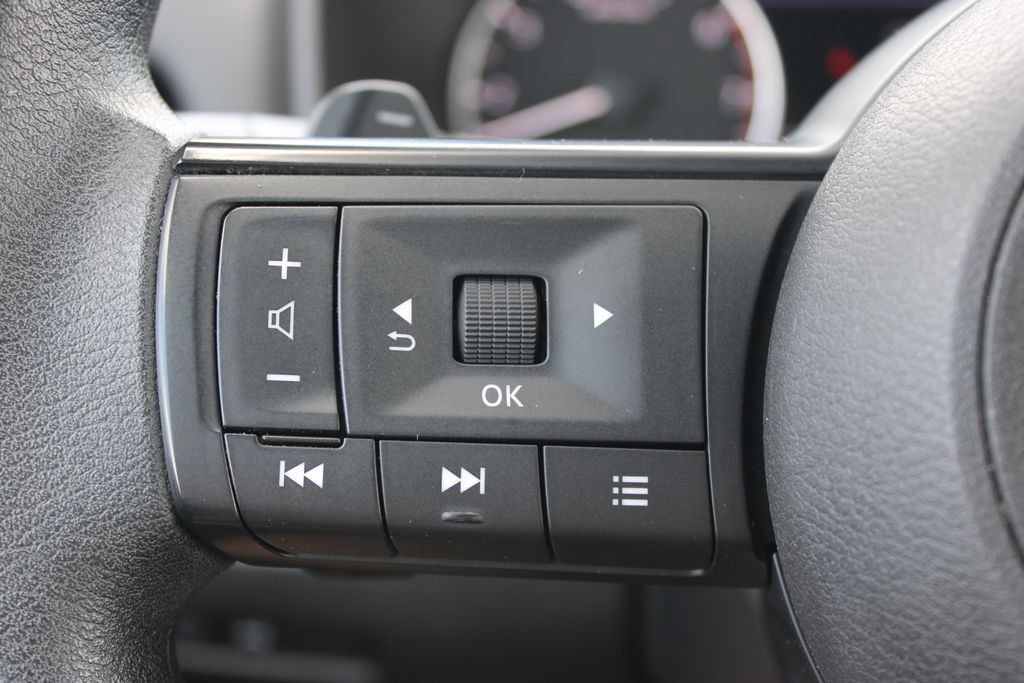 Used 2024 Nissan Rogue SV AWD/4WD image 35