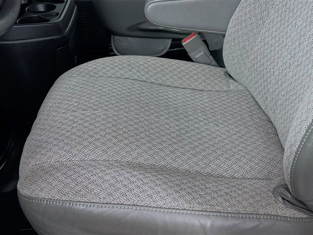 Used 2015 Chevrolet Express 2500 image 18