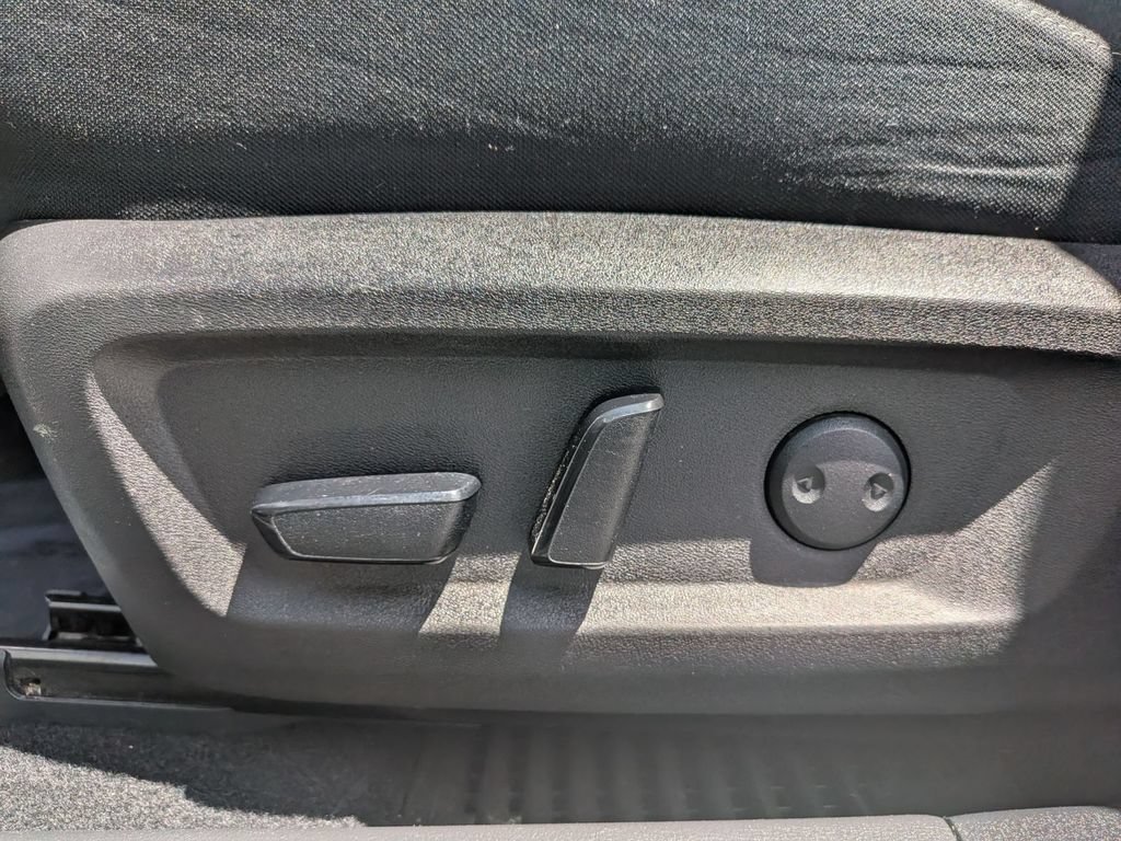 Used 2024 Nissan Rogue SV AWD/4WD image 17