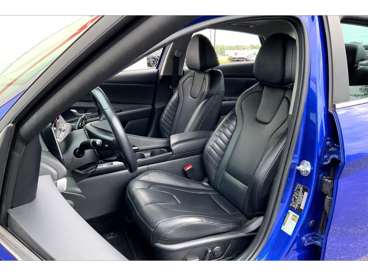 Used 2025 Hyundai Elantra Limited FWD image 24