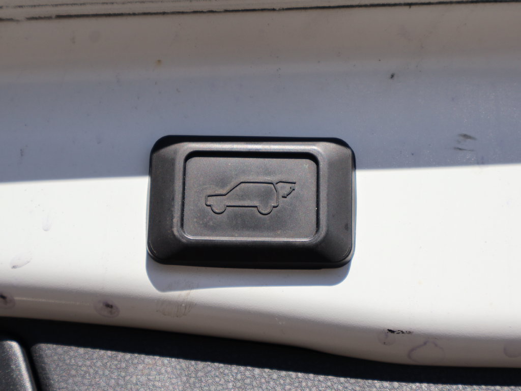 Used 2021 Toyota RAV4 XLE w/ Convenience Package AWD/4WD image 16