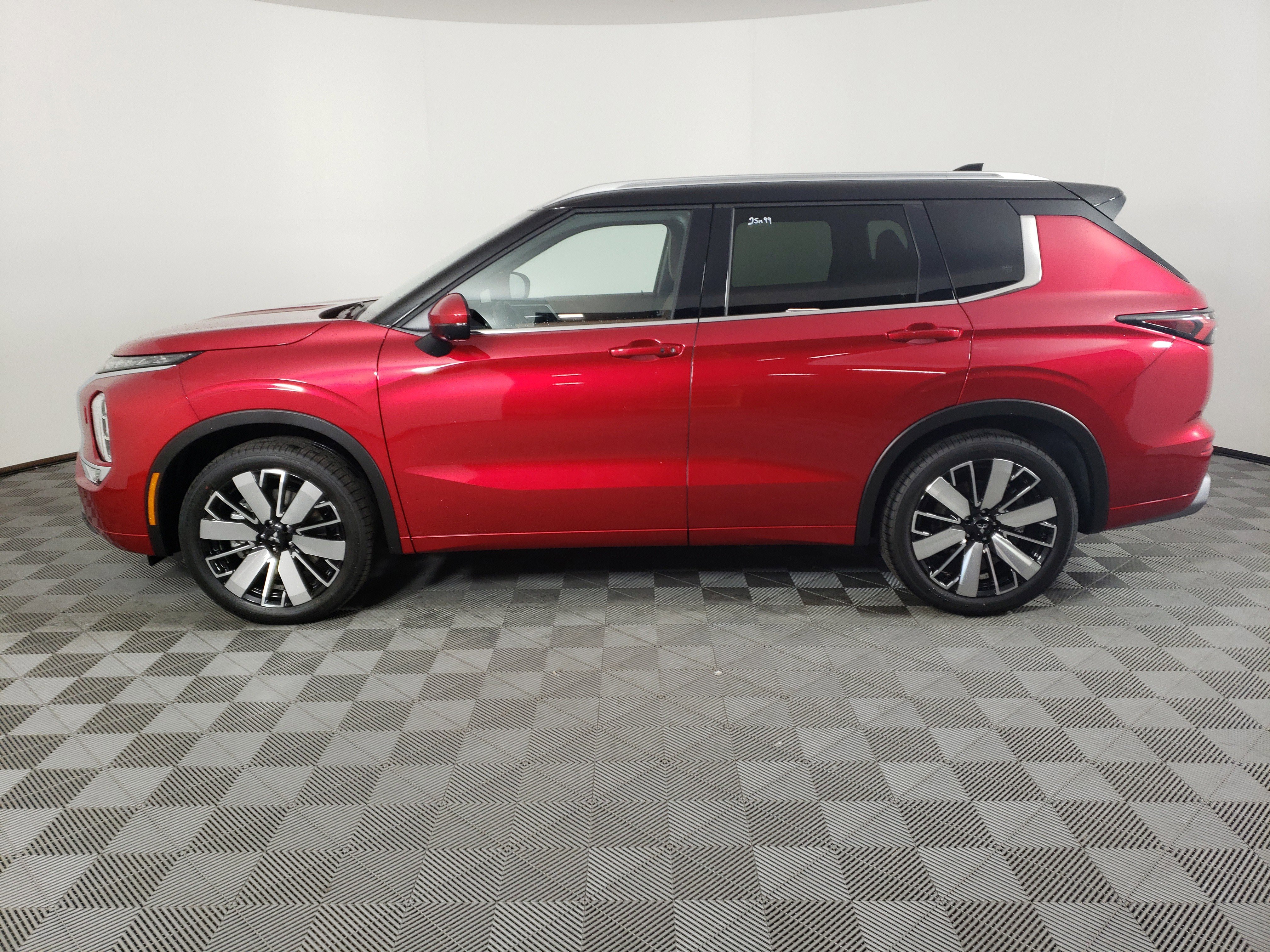New 2025 Mitsubishi Outlander SEL image 27