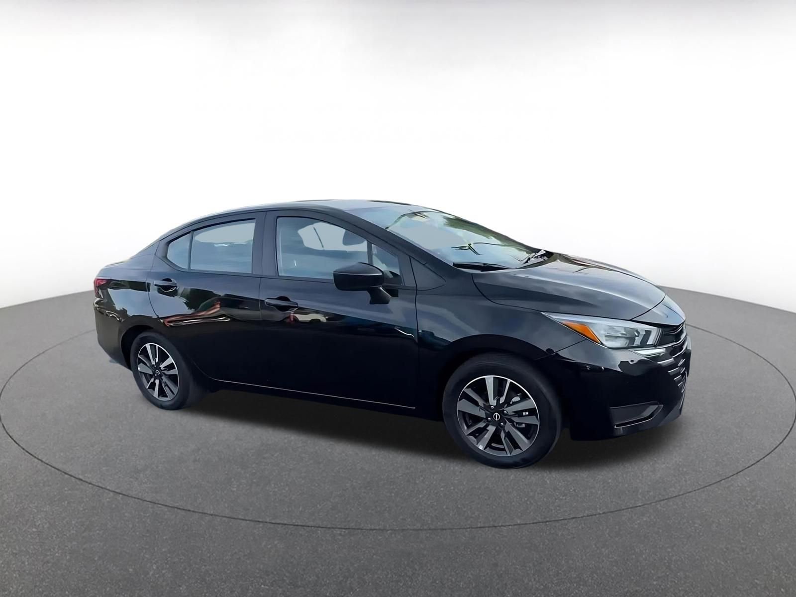 Used 2025 Nissan Versa SV image 2