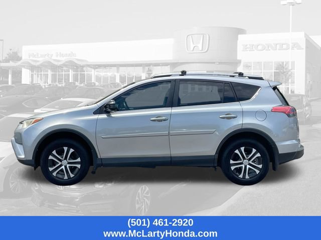 Used 2018 Toyota RAV4 LE FWD image 2