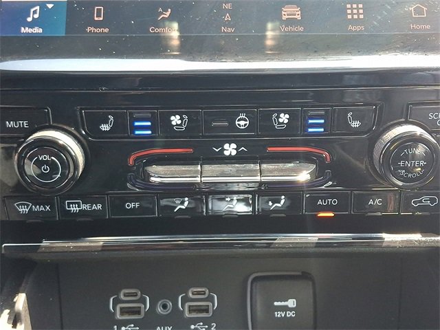 Used 2023 Jeep Grand Cherokee L Summit w/ Luxury Tech Group V image 17