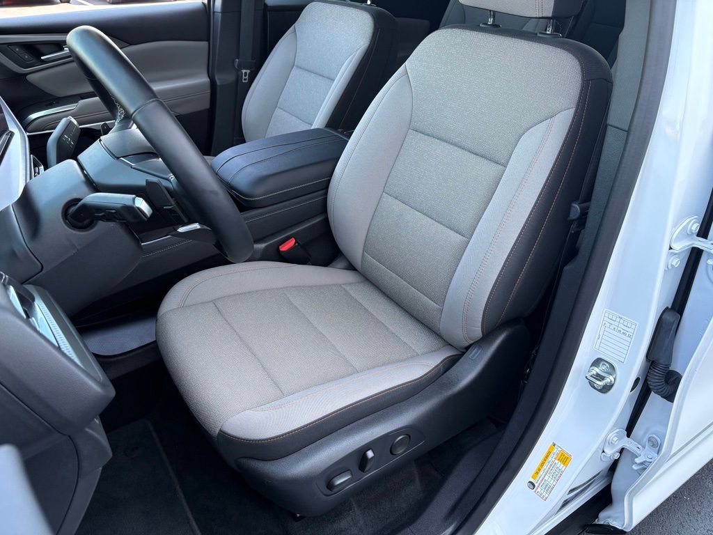Used 2026 Chevrolet Traverse LT w/ Driver Confidence Package AWD/4WD image 9