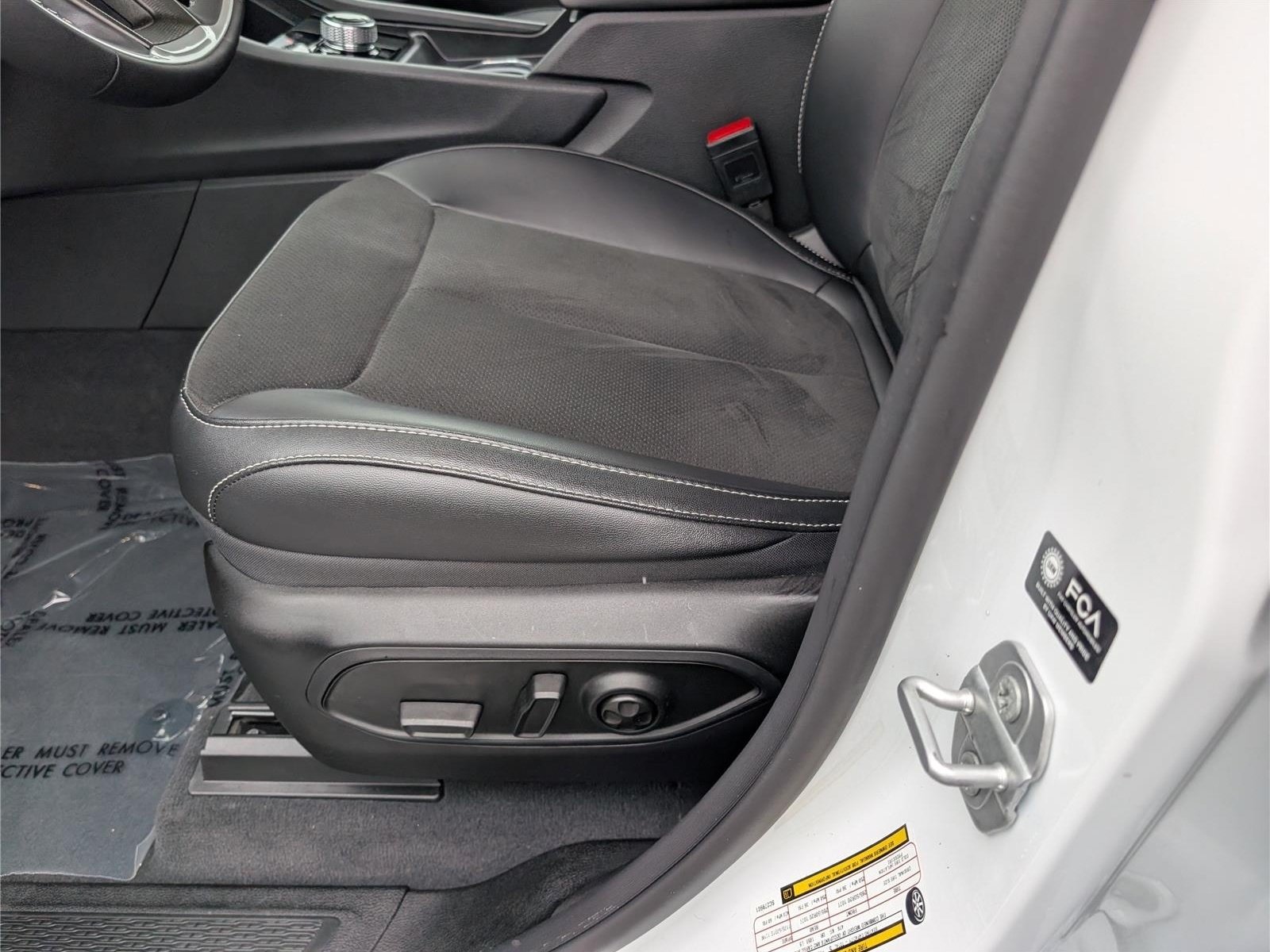 Used 2025 Jeep Grand Cherokee Altitude AWD/4WD image 21