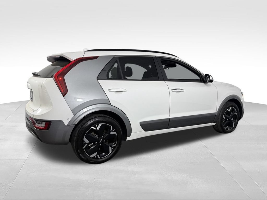 Used 2023 Kia Niro Wave w/ Wave Preserve Package FWD image 6