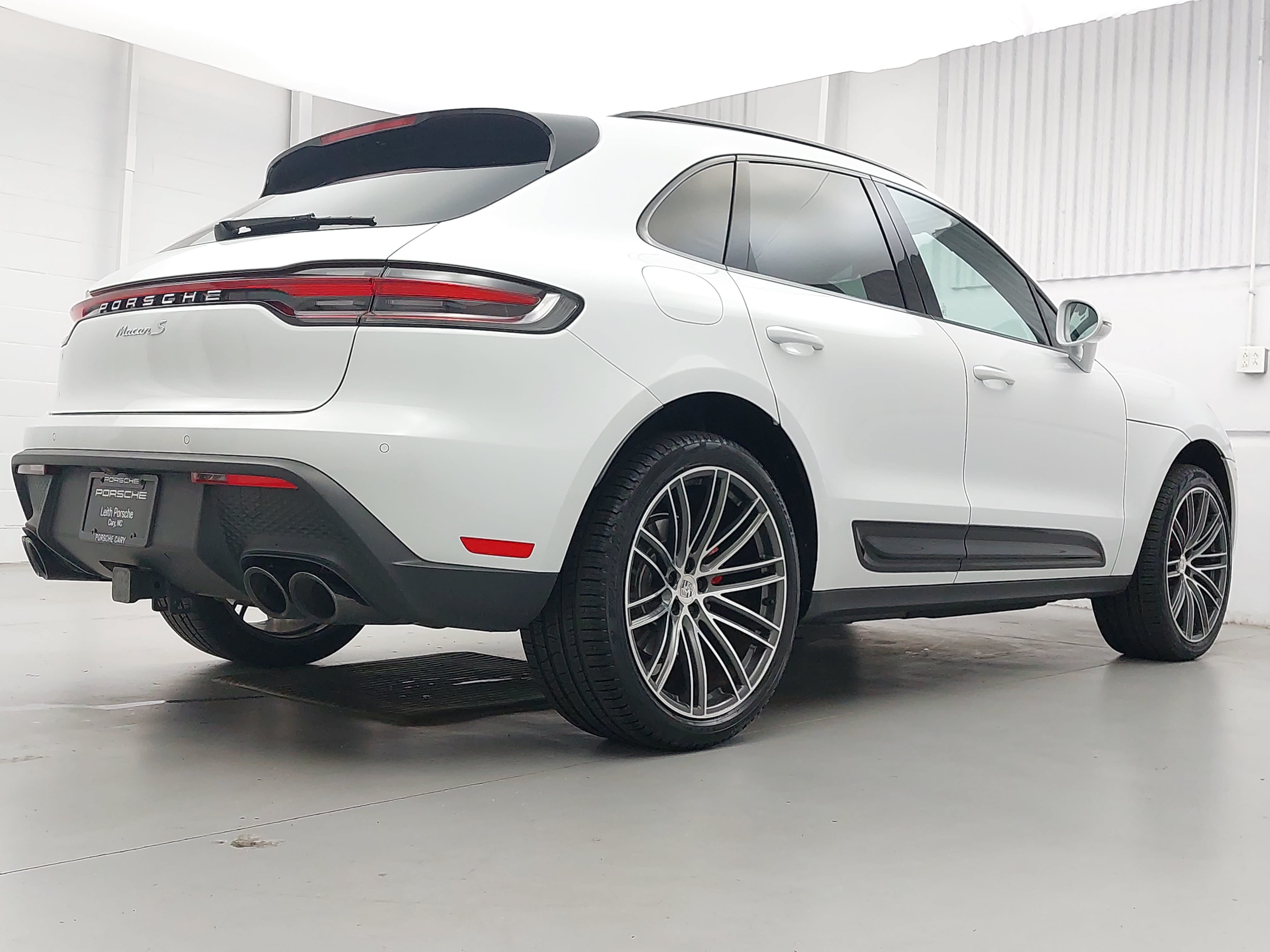 Certified 2025 Porsche Macan S AWD/4WD image 7