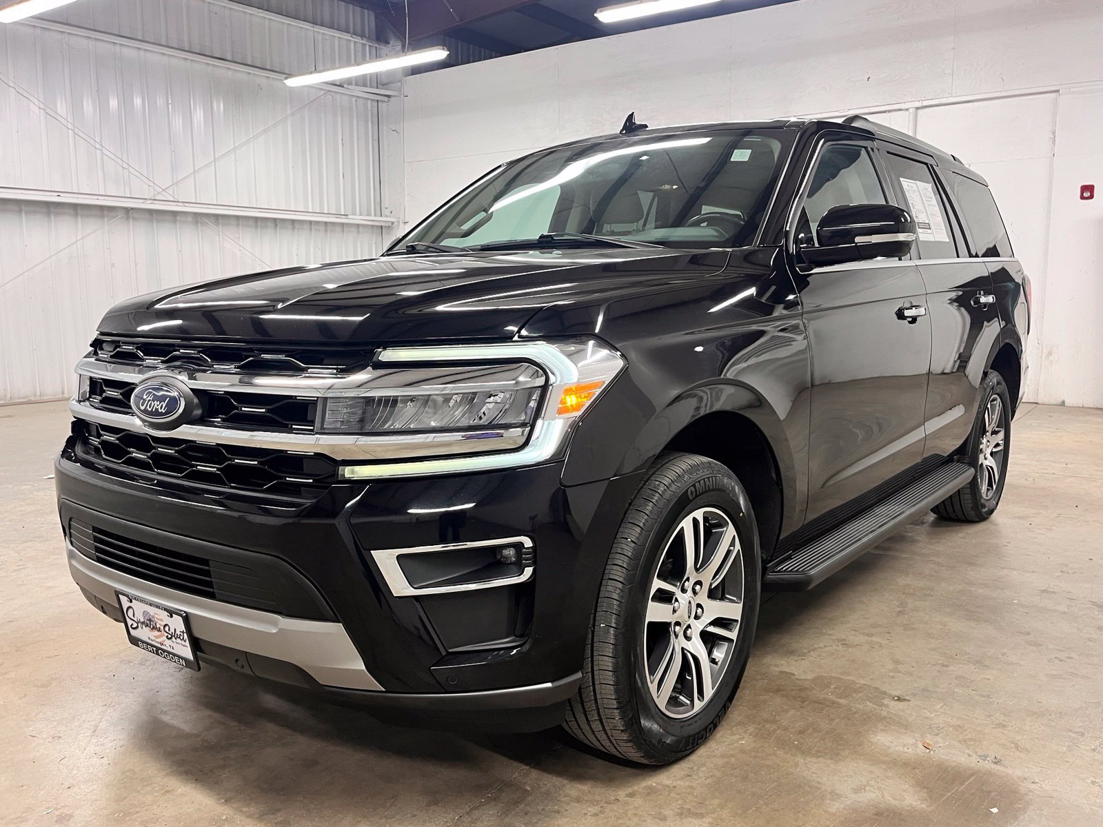 Used 2024 Ford Expedition Limited RWD image 3