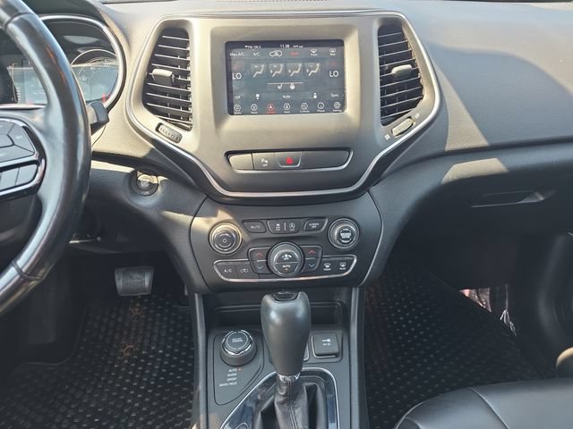 Used 2020 Jeep Cherokee Latitude Plus AWD/4WD image 11