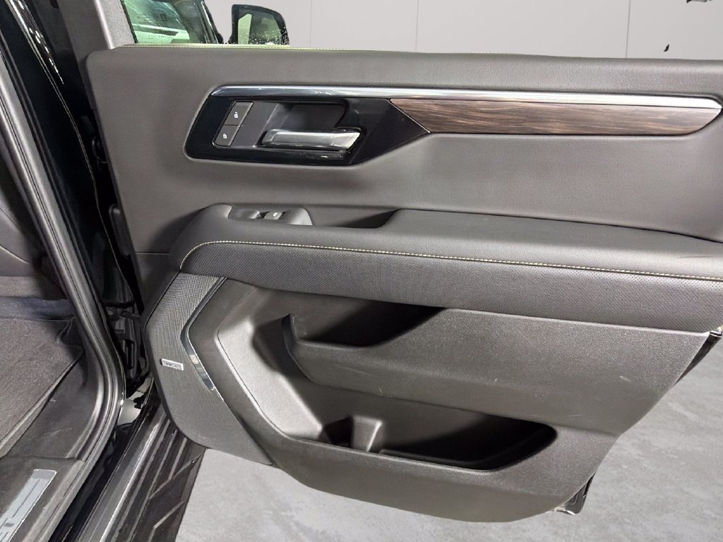 Certified 2025 Chevrolet Suburban Premier RWD image 38