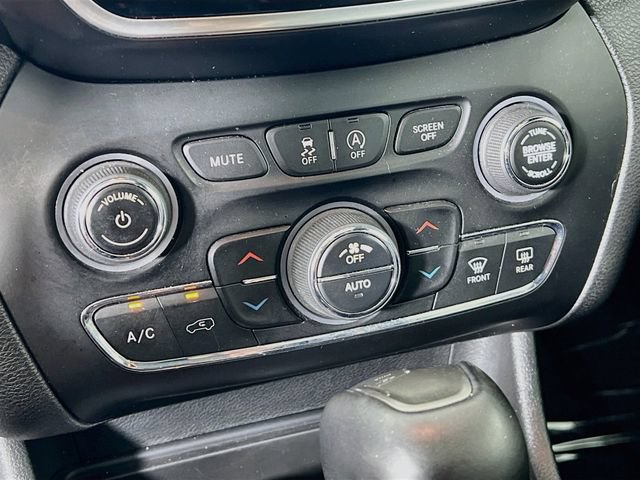 Used 2021 Jeep Cherokee High Altitude AWD/4WD image 19