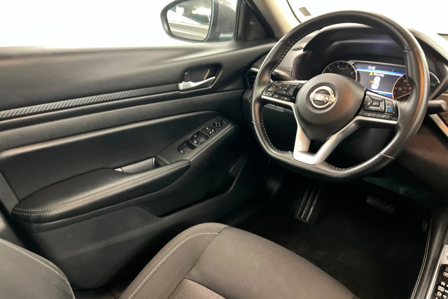 Used 2025 Nissan Altima 2.5 SV w/ SV Premium Package FWD image 11