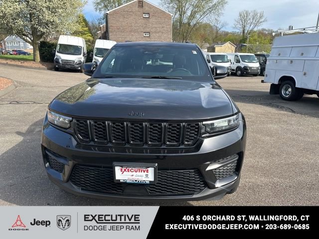 Used 2022 Jeep Grand Cherokee Altitude AWD/4WD image 11