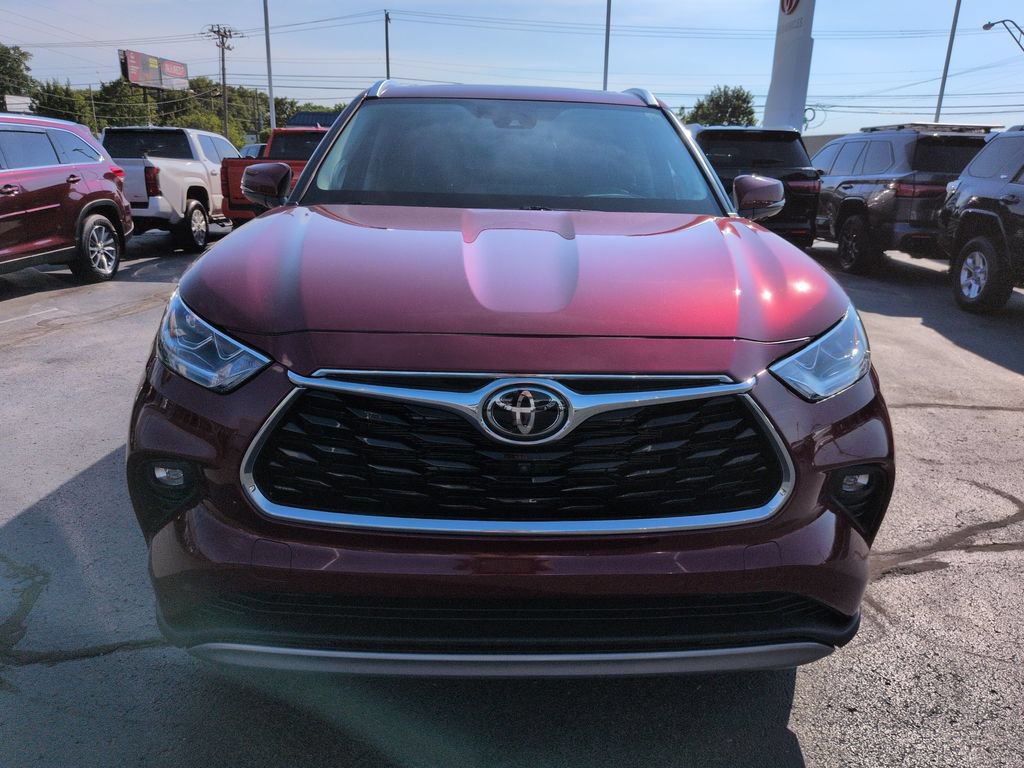 Certified 2025 Toyota Highlander Platinum AWD/4WD image 8