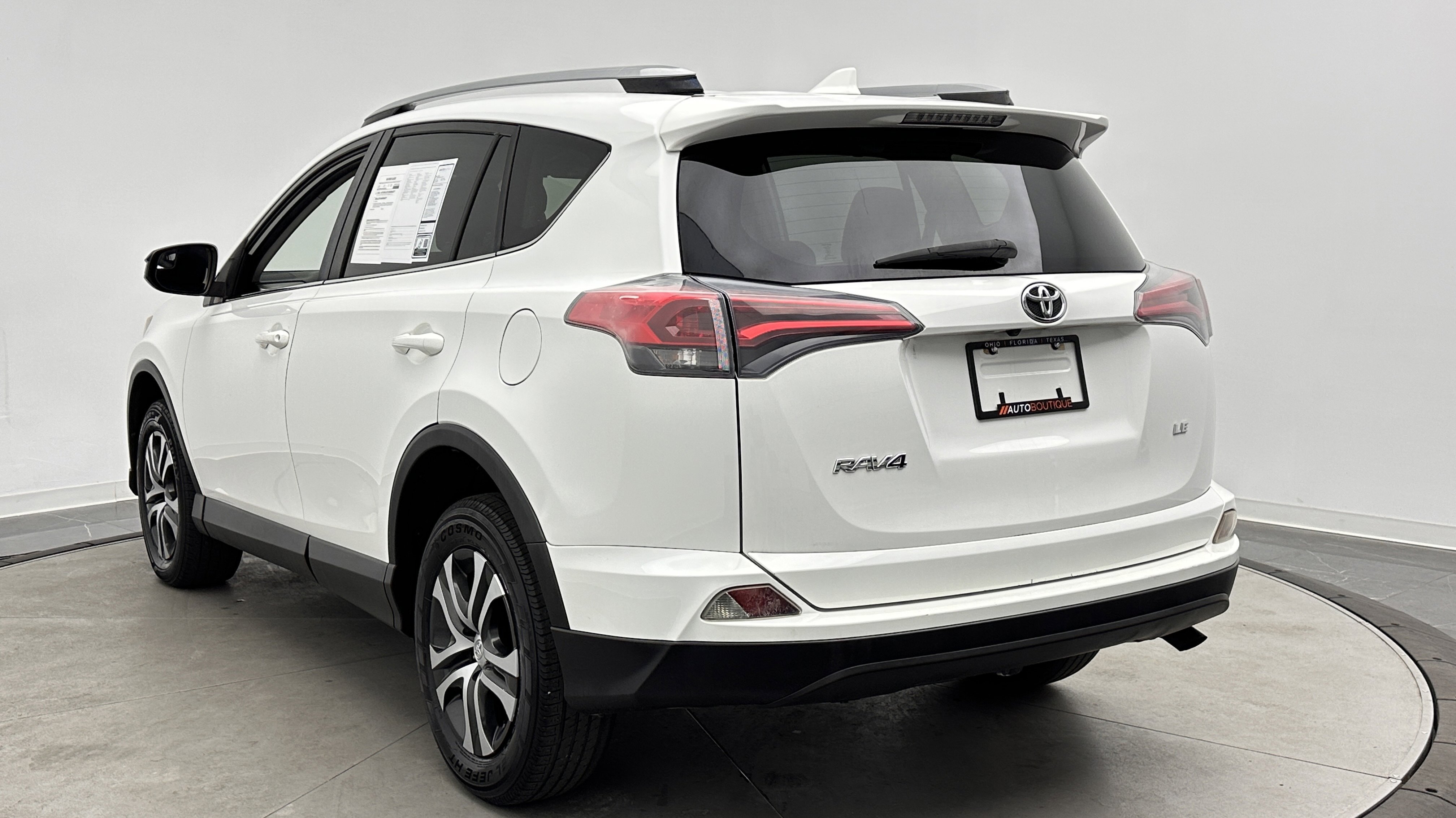 Used 2017 Toyota RAV4 LE FWD image 5