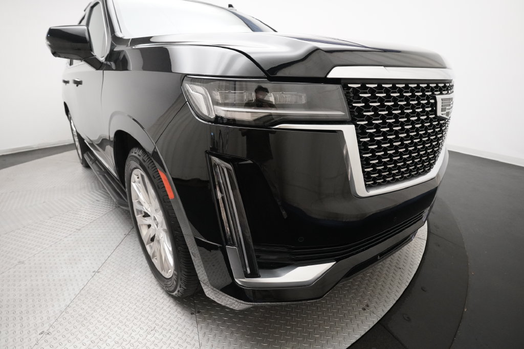 Used 2023 Cadillac Escalade Premium Luxury w/ Performance Package AWD/4WD image 22