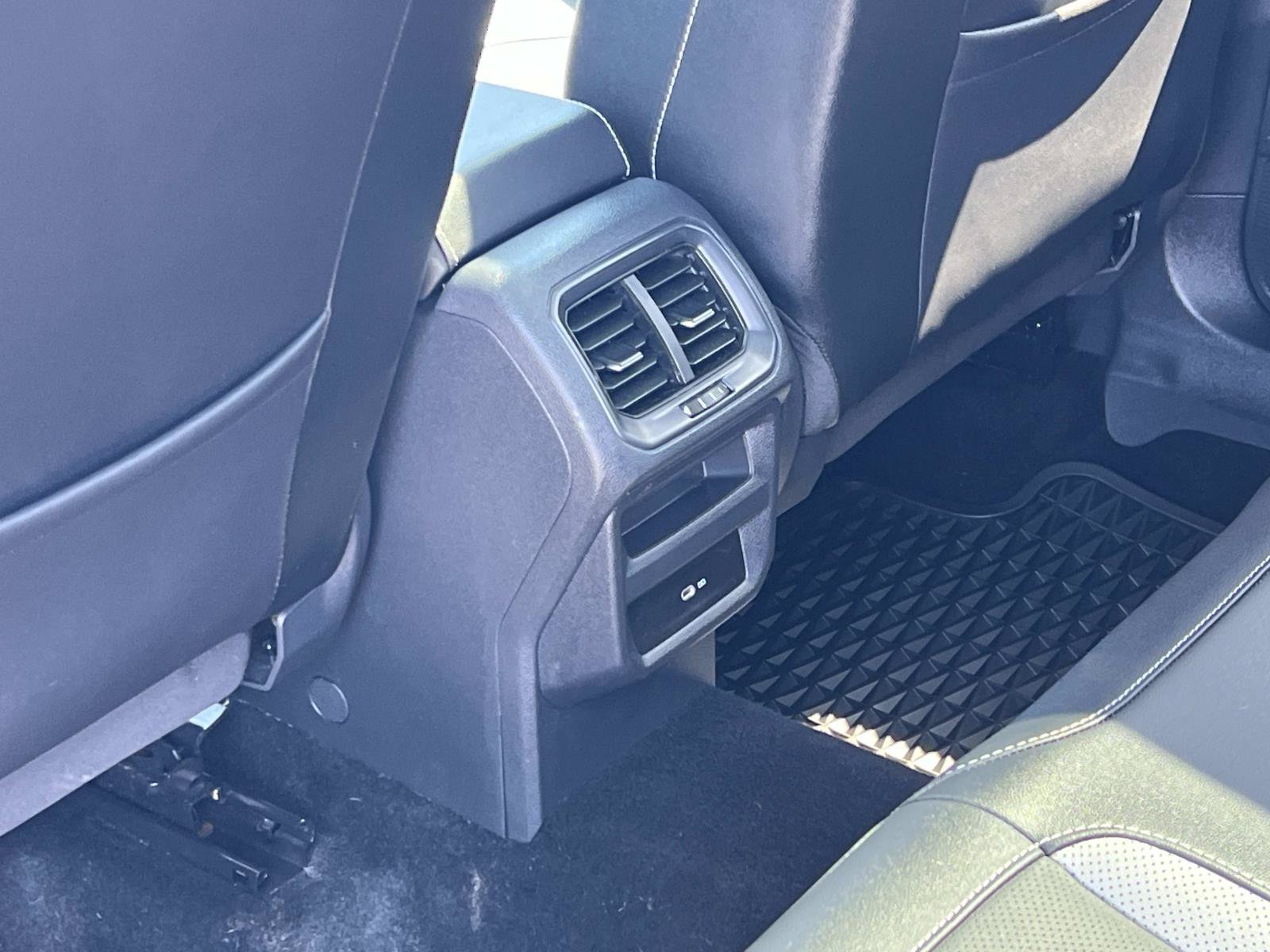 Certified 2022 Volkswagen Taos SEL FWD image 24