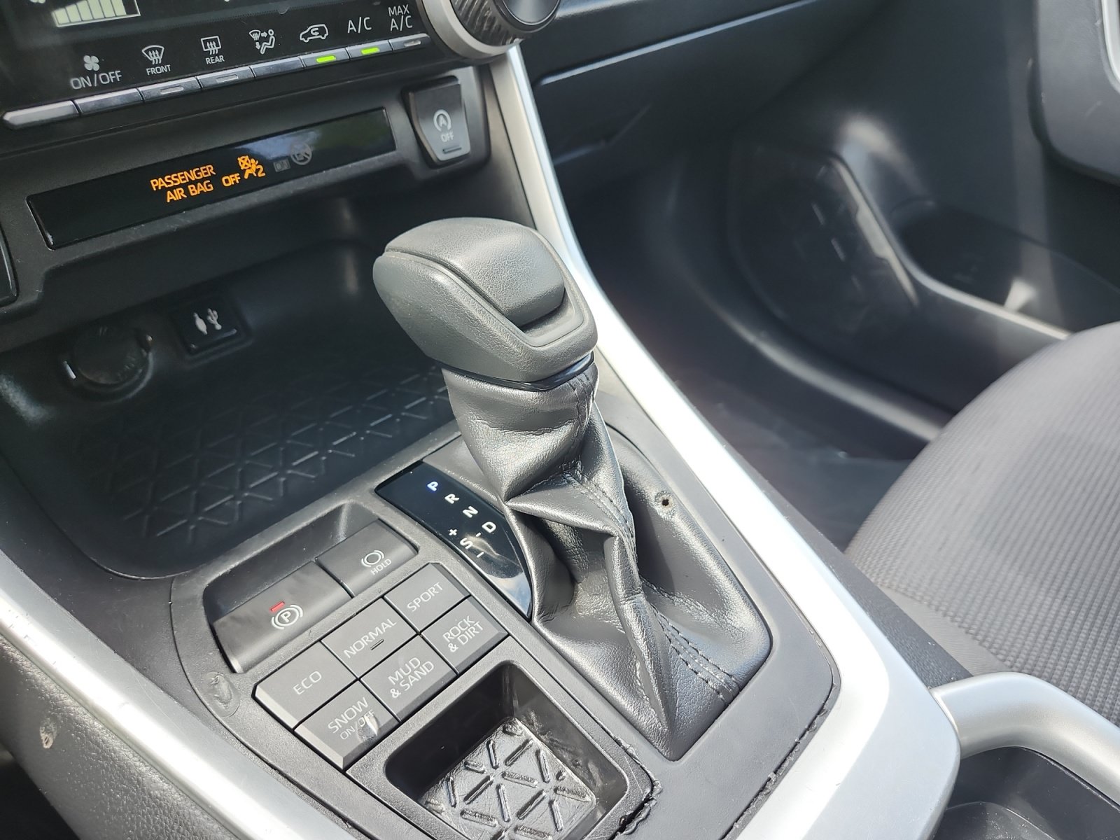 Used 2019 Toyota RAV4 LE AWD/4WD image 20