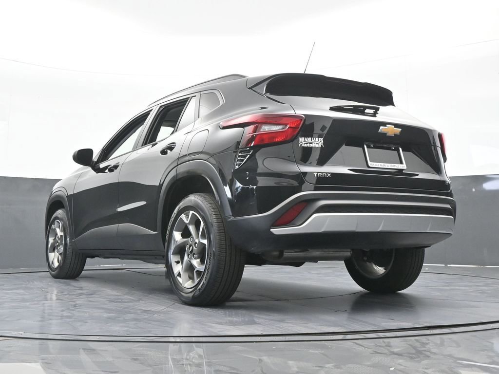 Used 2025 Chevrolet Trax LT w/ Driver Confidence Package FWD image 54