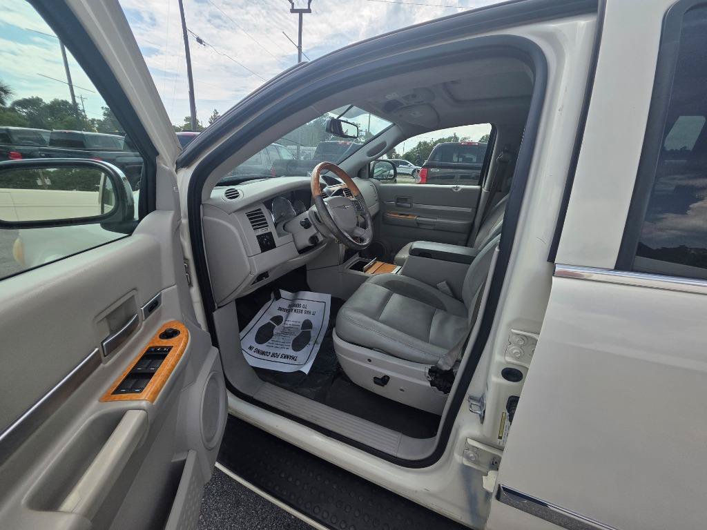 Used 2009 Chrysler Aspen Limited RWD image 6