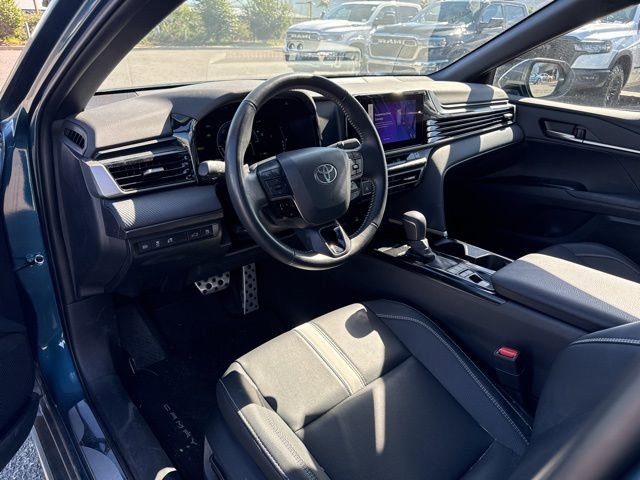 Used 2025 Toyota Camry SE w/ Convenience Package image 9