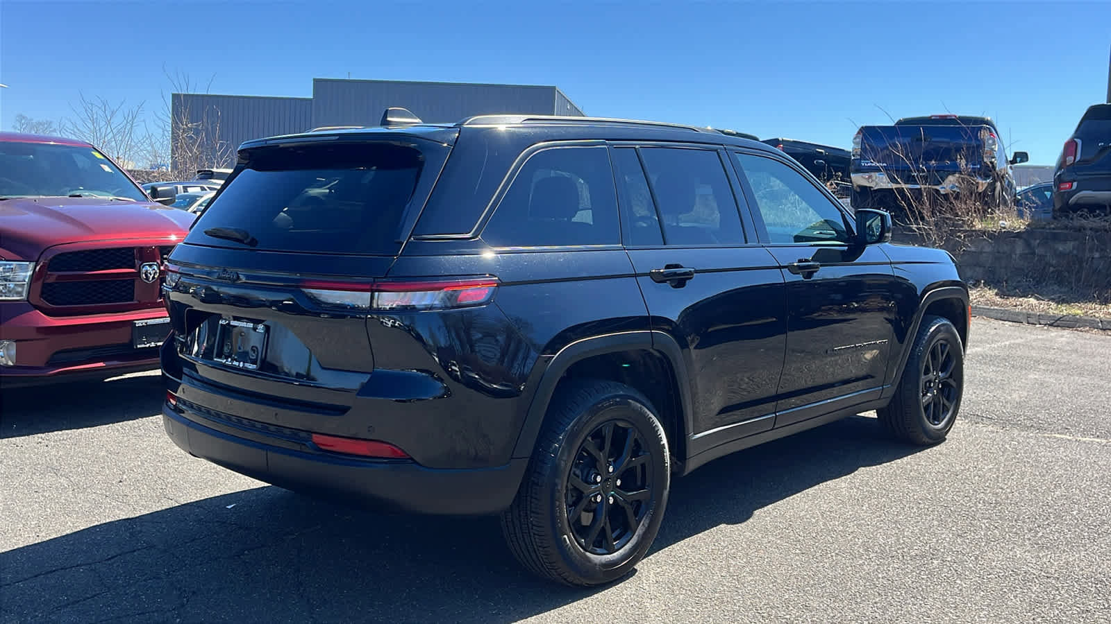 Used 2025 Jeep Grand Cherokee Altitude image 5