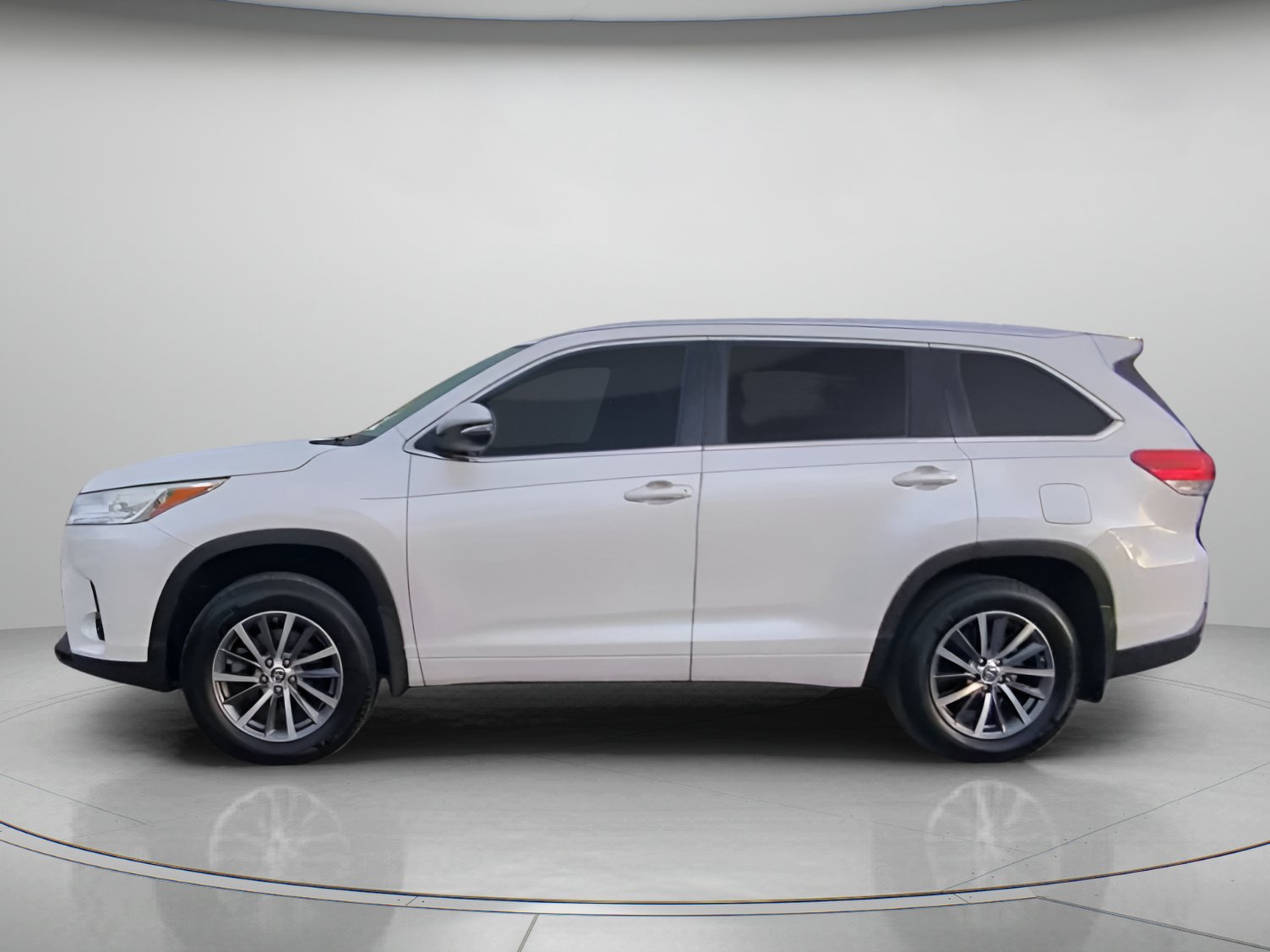 Used 2017 Toyota Highlander XLE AWD/4WD image 16