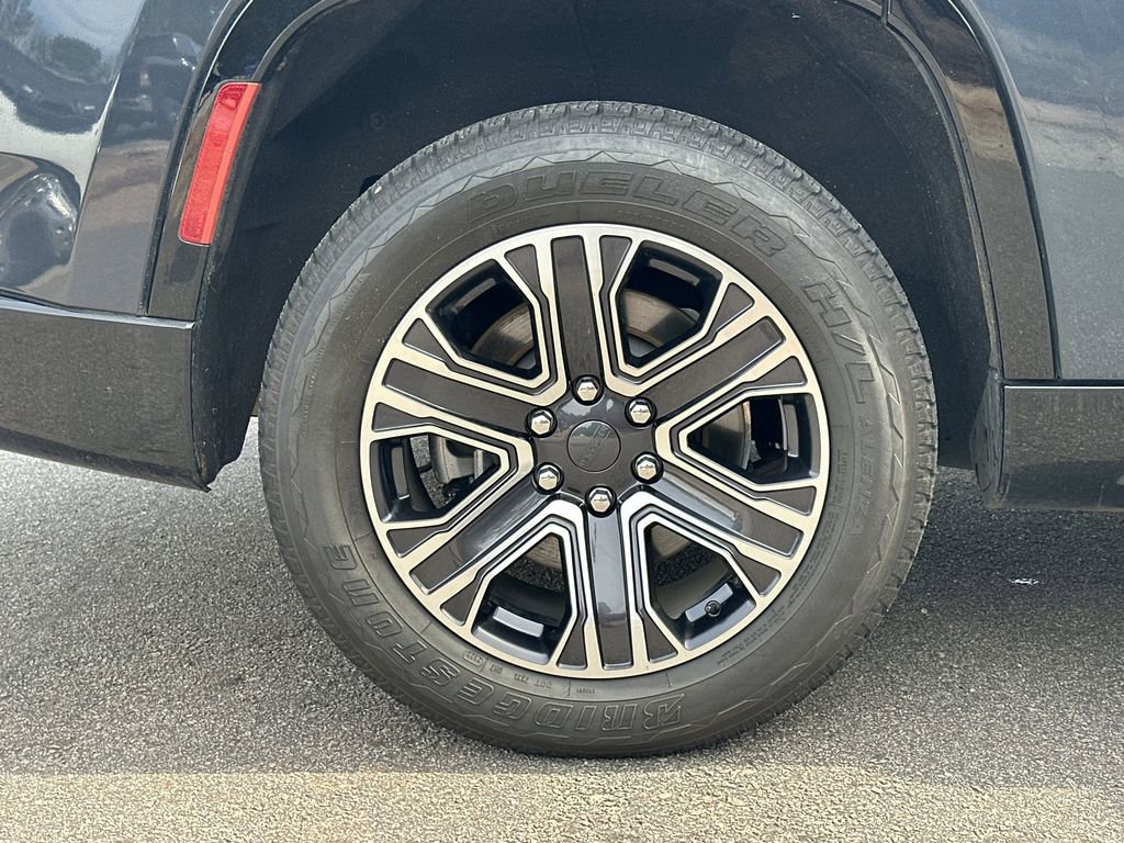 Used 2024 Jeep Wagoneer 2WD w/ Premium Group I image 18