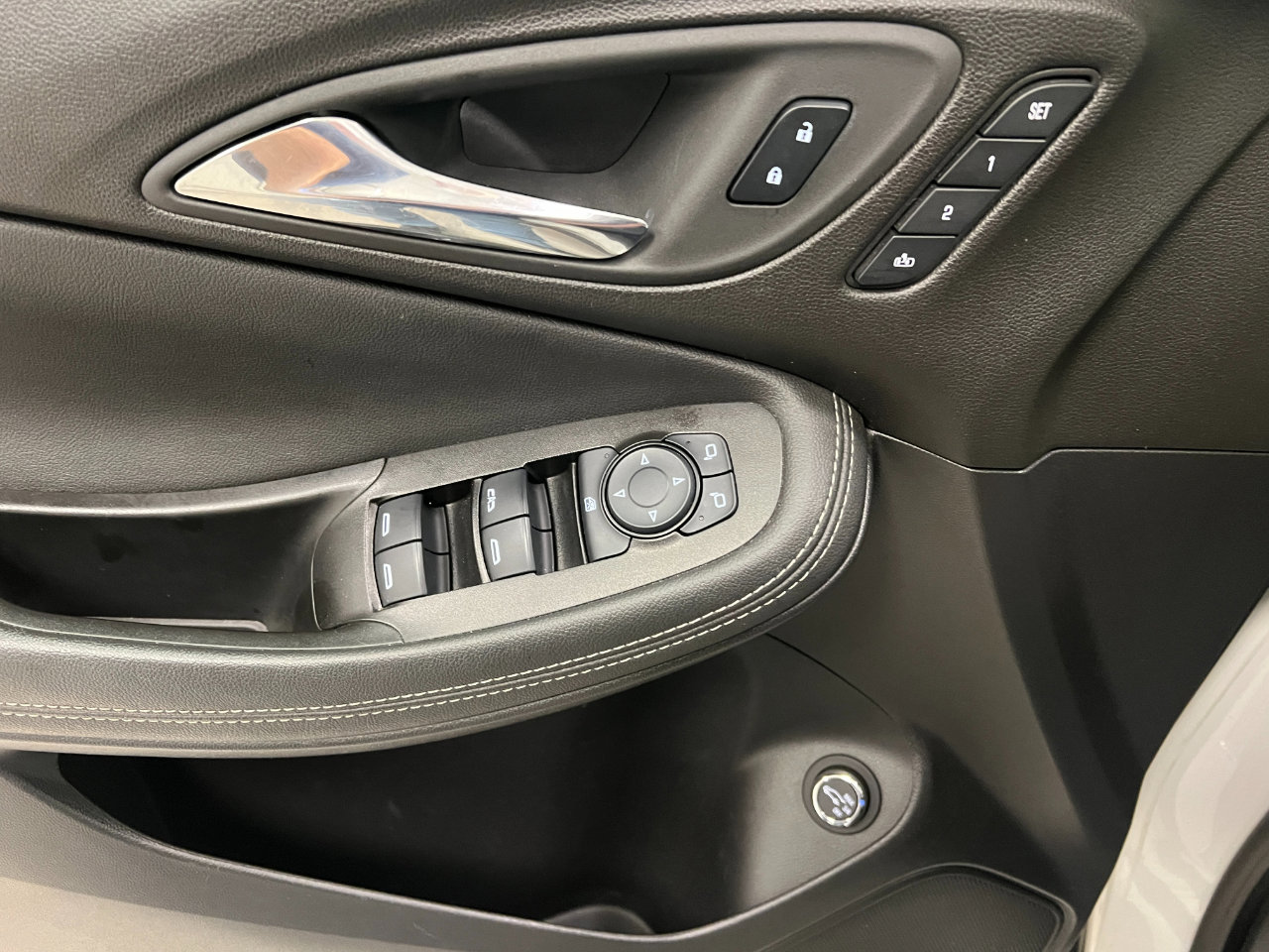 Used 2023 Buick Encore GX Essence w/ Experience Buick Package image 25