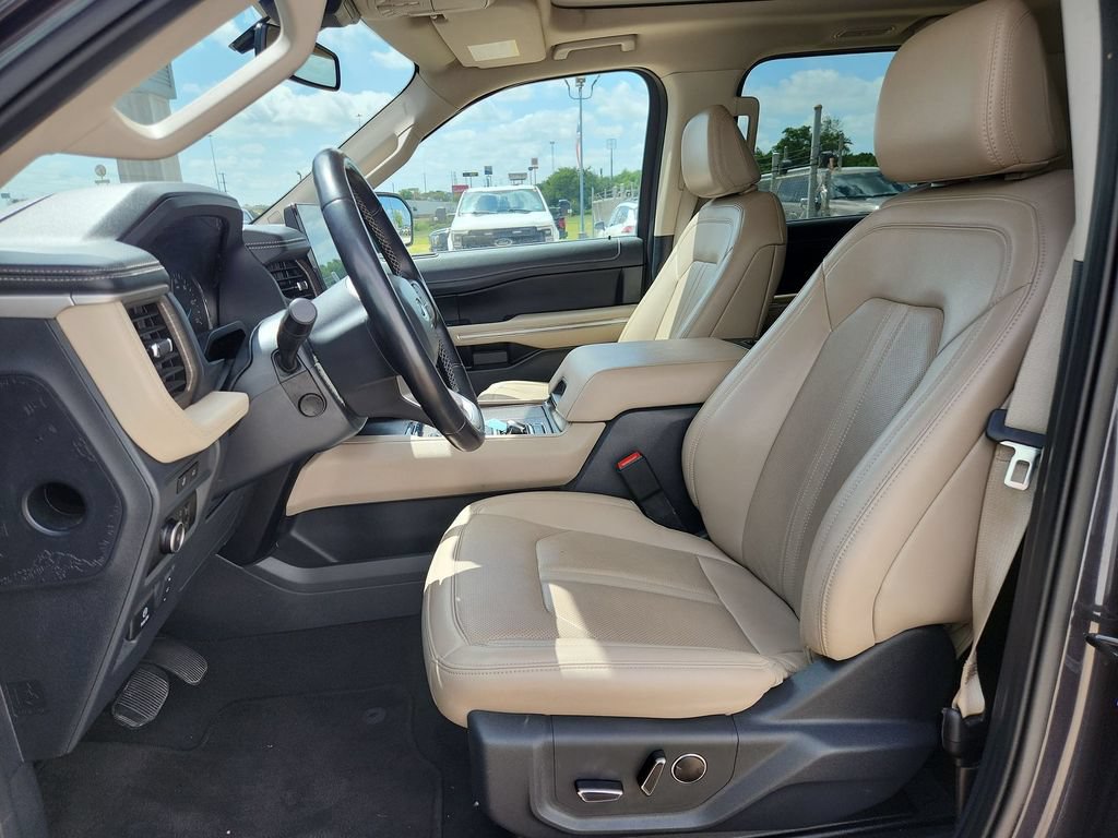 Used 2024 Ford Expedition Limited RWD image 3