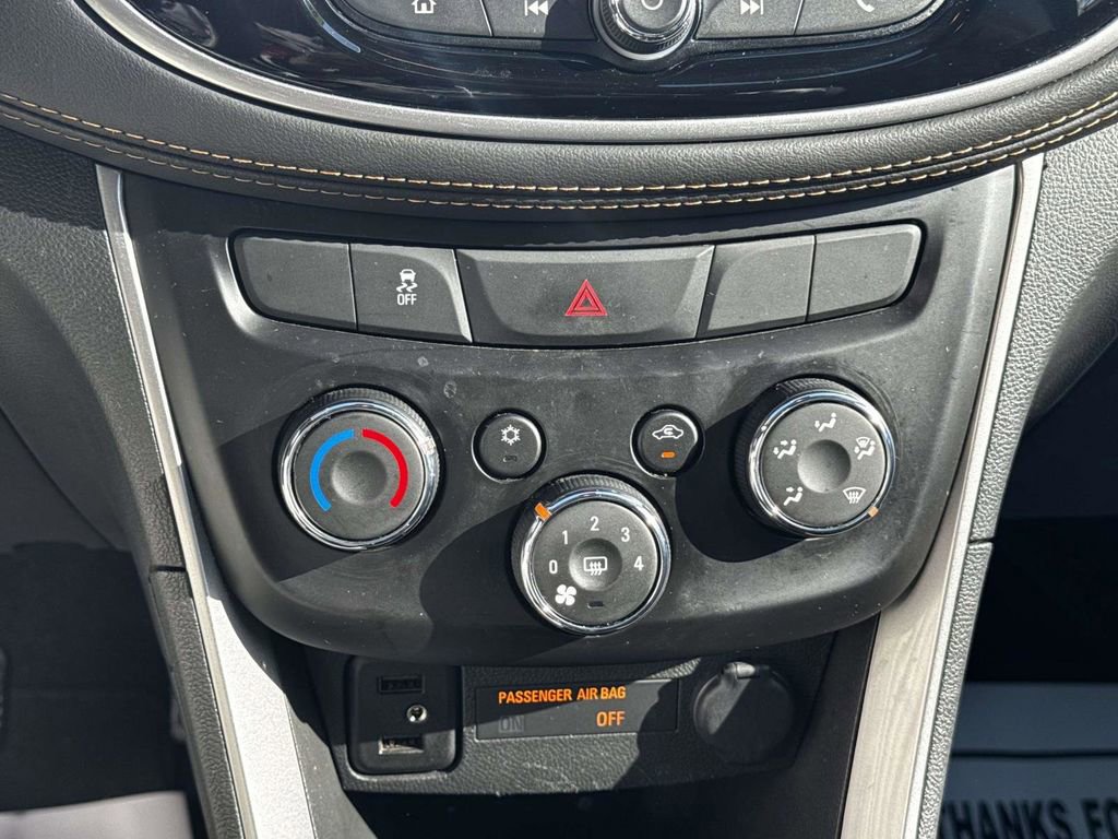 Used 2021 Chevrolet Trax LT w/ LT Convenience Package image 27