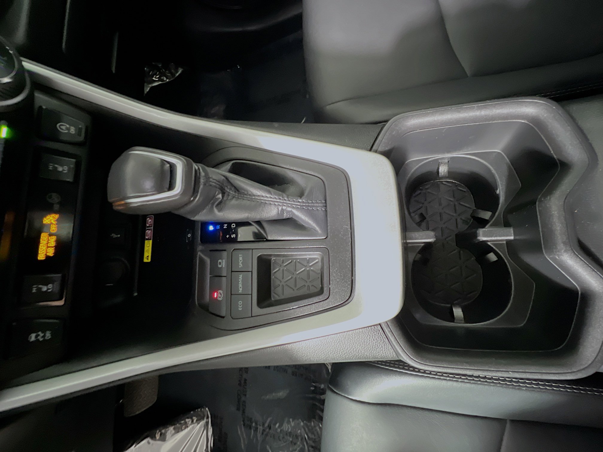 Used 2022 Toyota RAV4 XLE Premium image 25