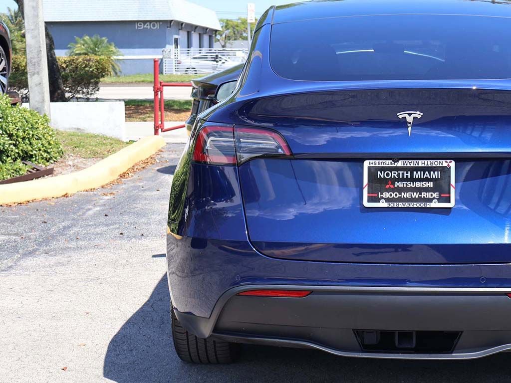 Used 2022 Tesla Model Y Long Range image 14