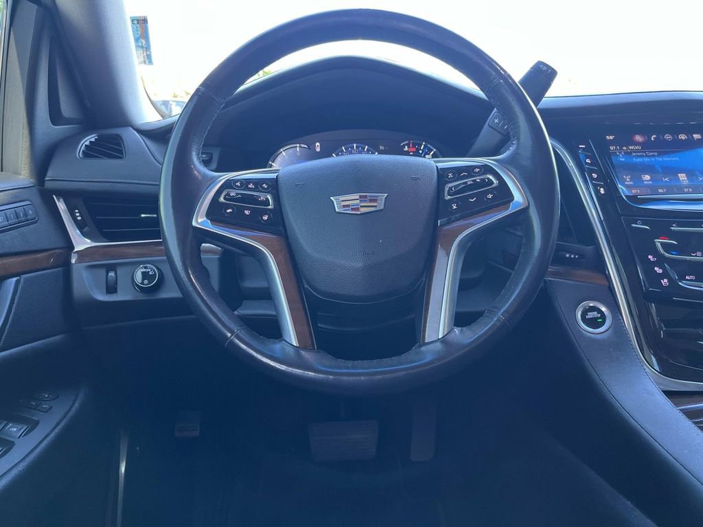 Used 2018 Cadillac Escalade Luxury AWD/4WD image 14