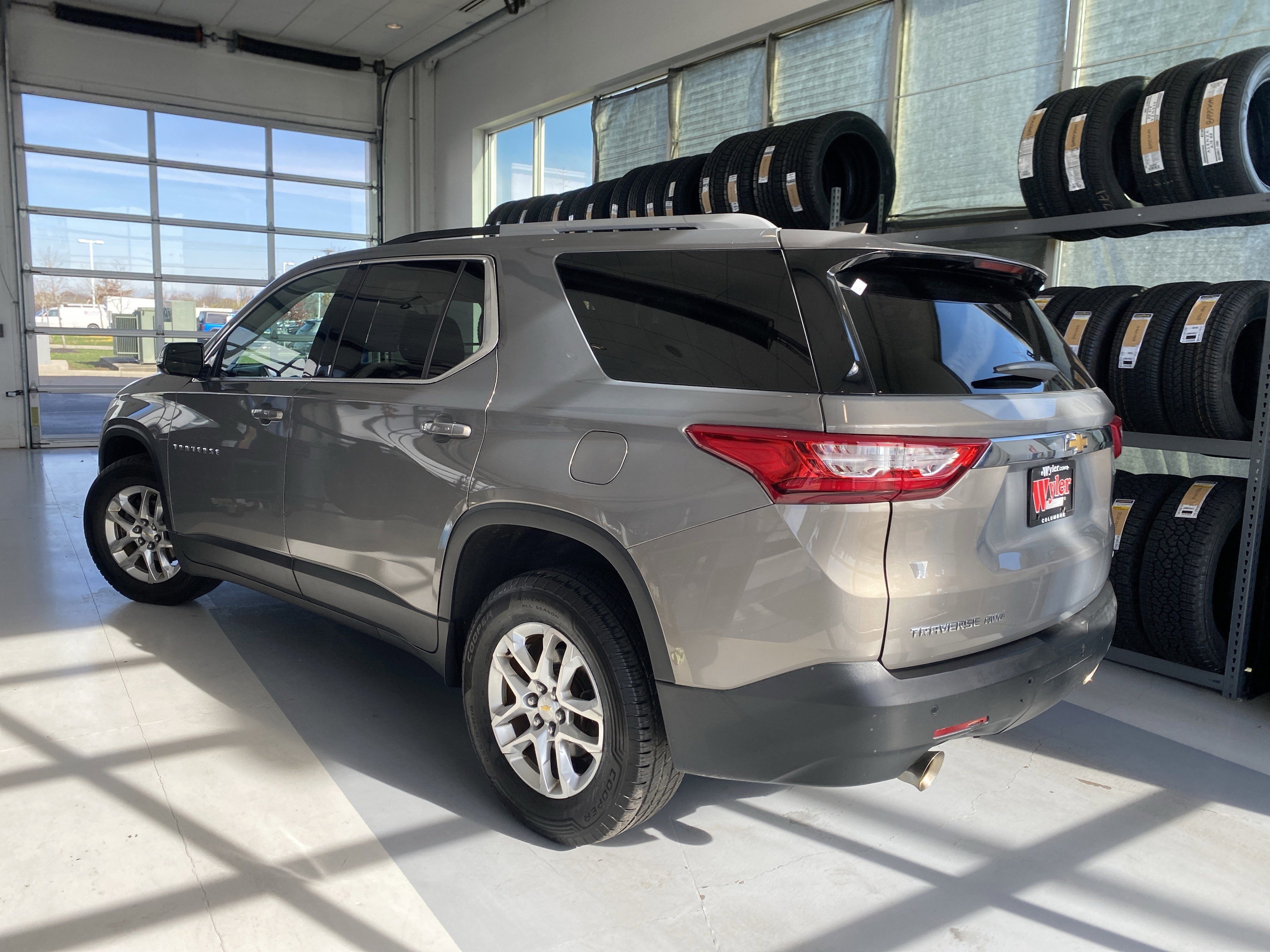 Used 2018 Chevrolet Traverse LT image 3