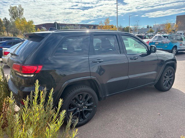 Used 2022 Jeep Grand Cherokee Laredo X AWD/4WD image 4